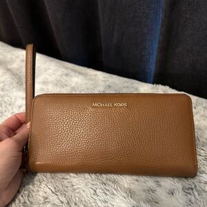 Michael Kors Wristlet Wallet